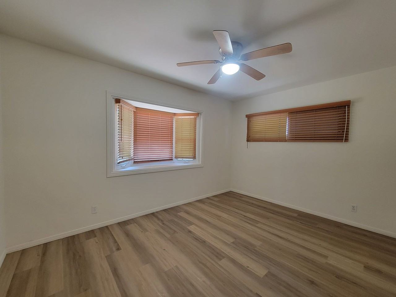 7118 Irondale Ave - Photo 7 of 22