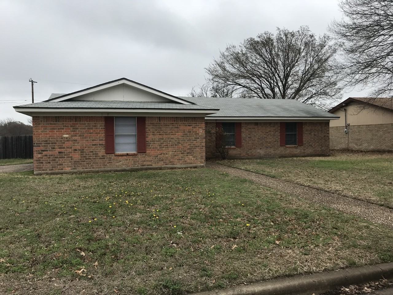 148 Bowie Ln - Photo 2 of 17