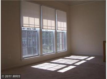 21929 Bayard Ter - Photo 4 of 15