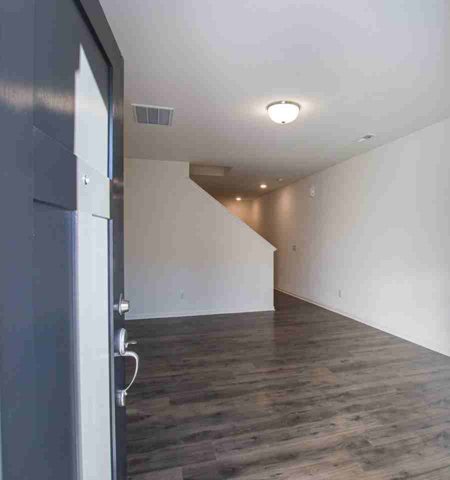 7050 Duncan Acres Dr - Photo 2 of 25