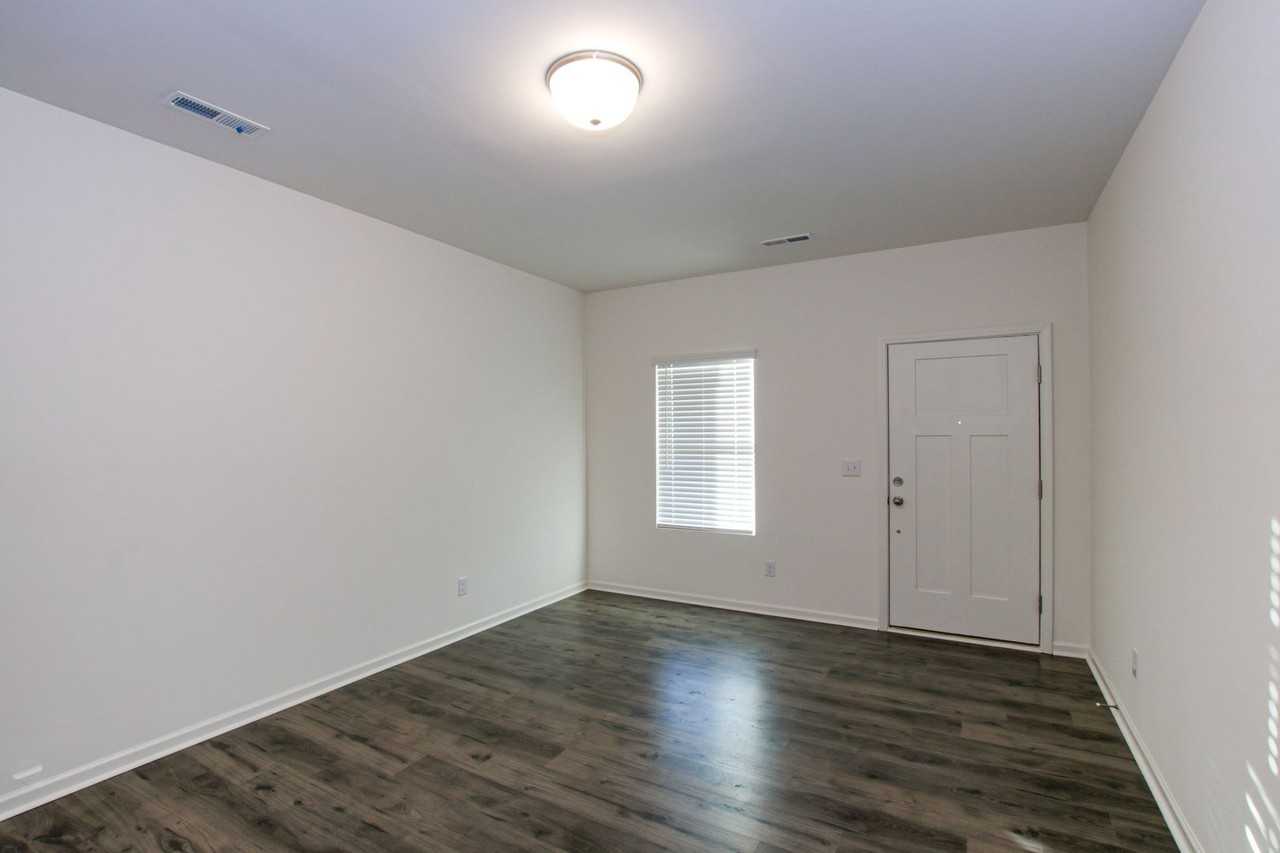 7050 Duncan Acres Dr - Photo 4 of 25