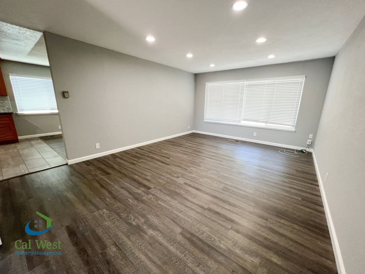 1567 Oriole Ave - Photo 4 of 27