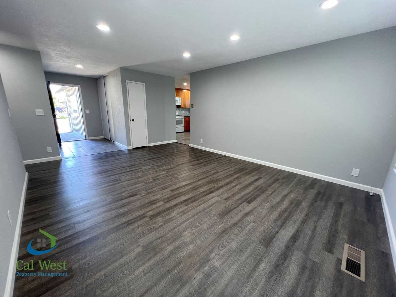 1567 Oriole Ave - Photo 5 of 27