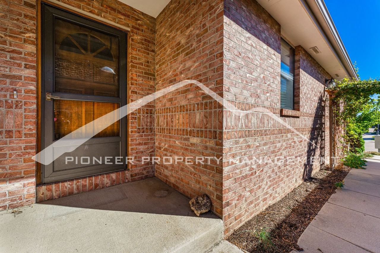2924 Troxell Ave - Photo 3 of 25
