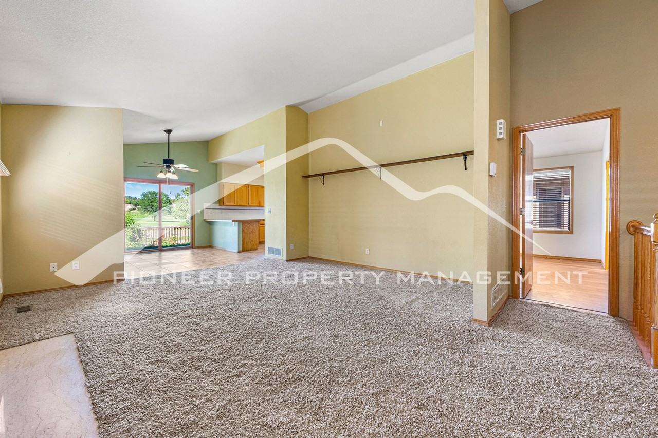 2924 Troxell Ave - Photo 6 of 25
