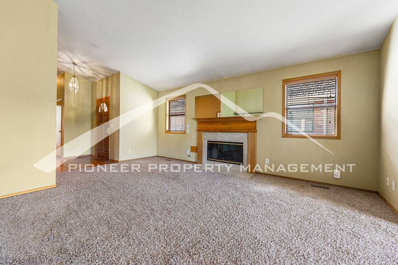 2924 Troxell Ave - Photo 7 of 25