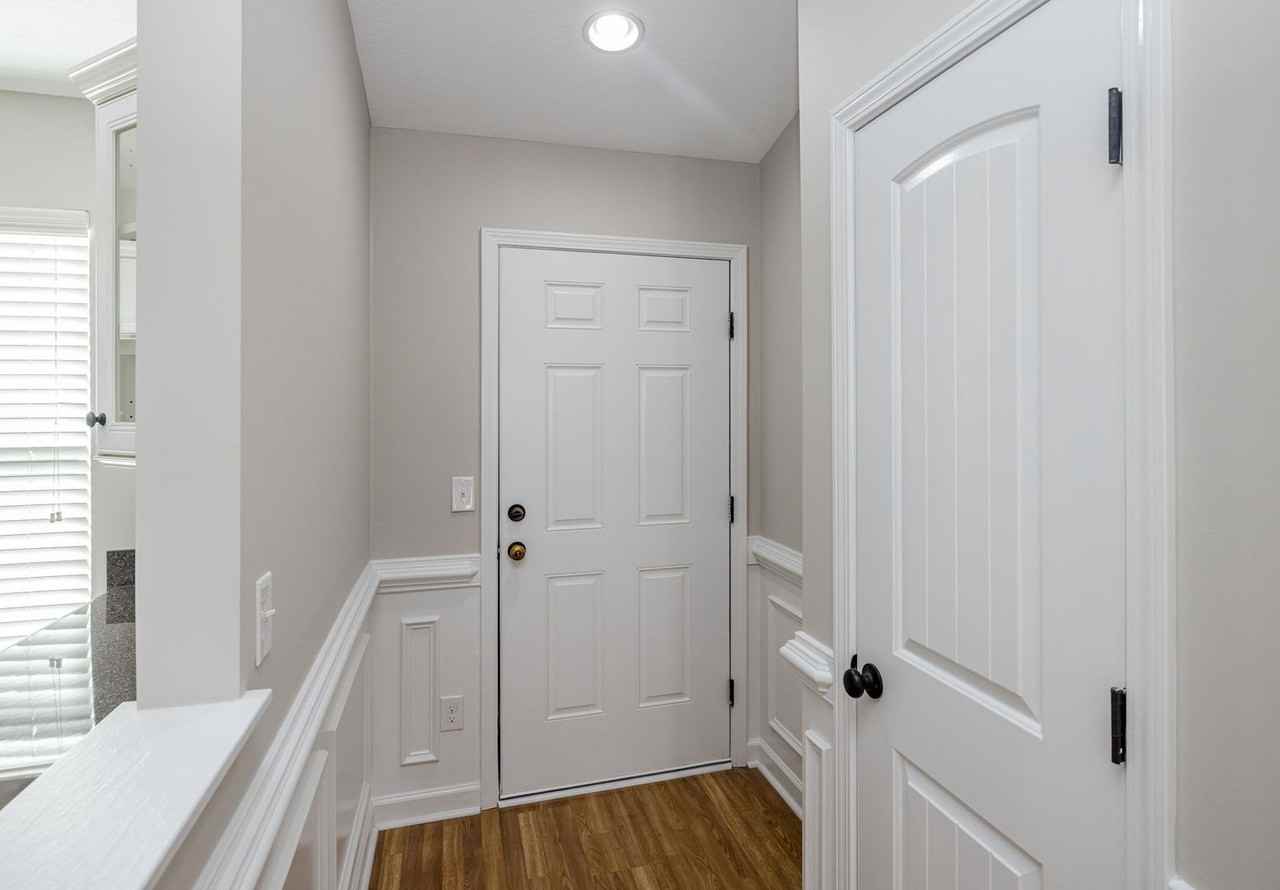 304 York Ln - Photo 3 of 36