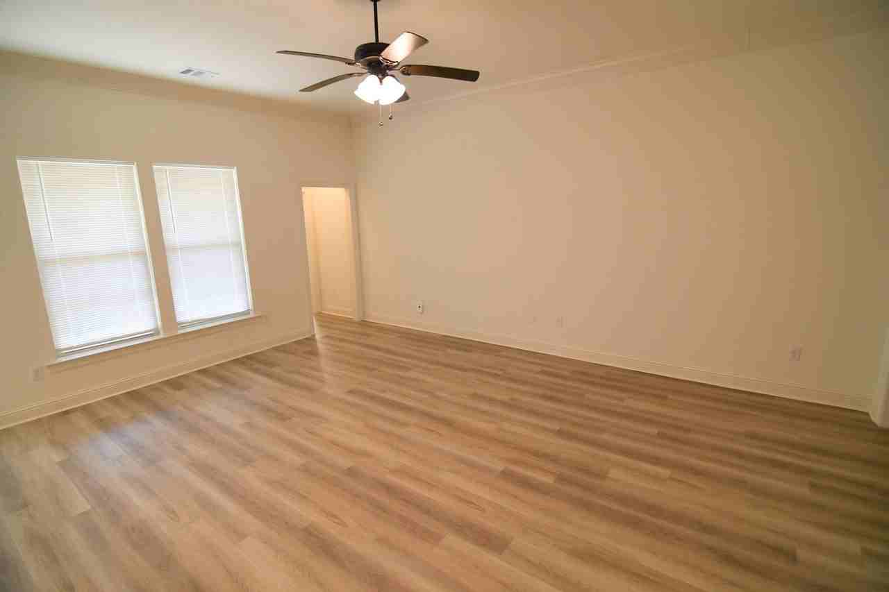 7108 Kenilworth Crossing Ave - Photo 5 of 38
