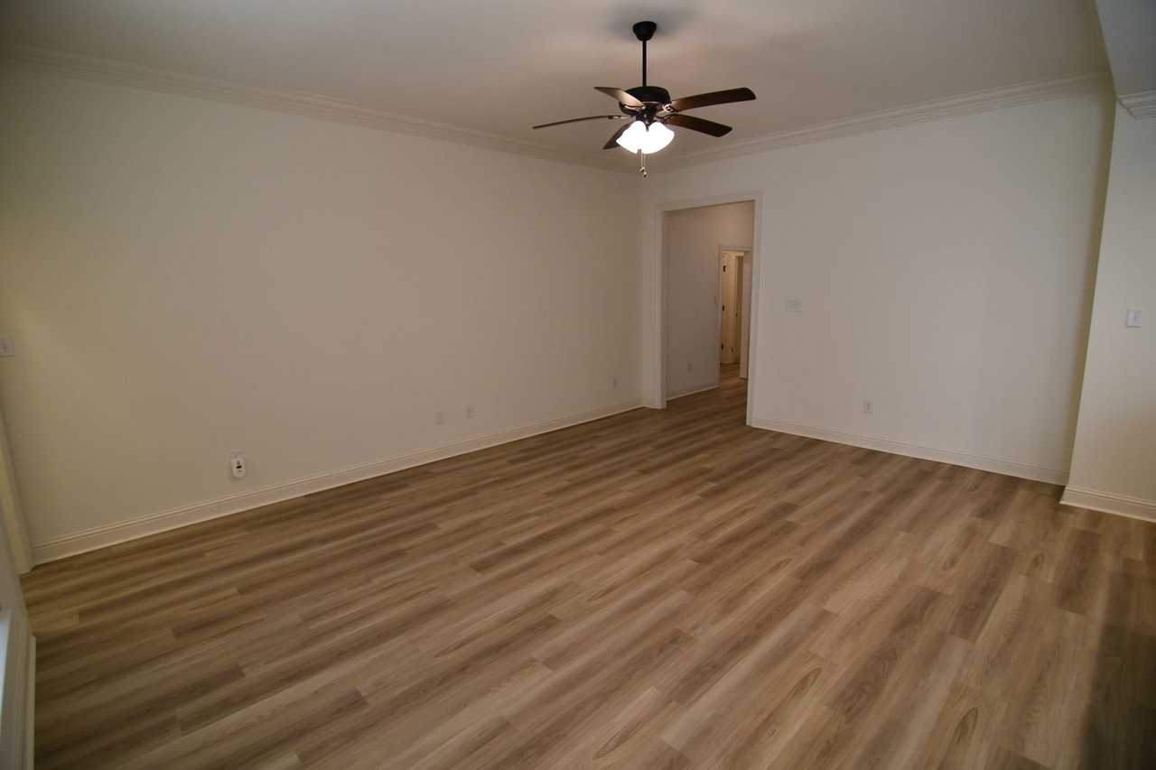 7108 Kenilworth Crossing Ave - Photo 6 of 38