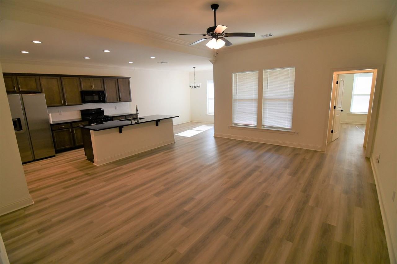 7108 Kenilworth Crossing Ave - Photo 7 of 38