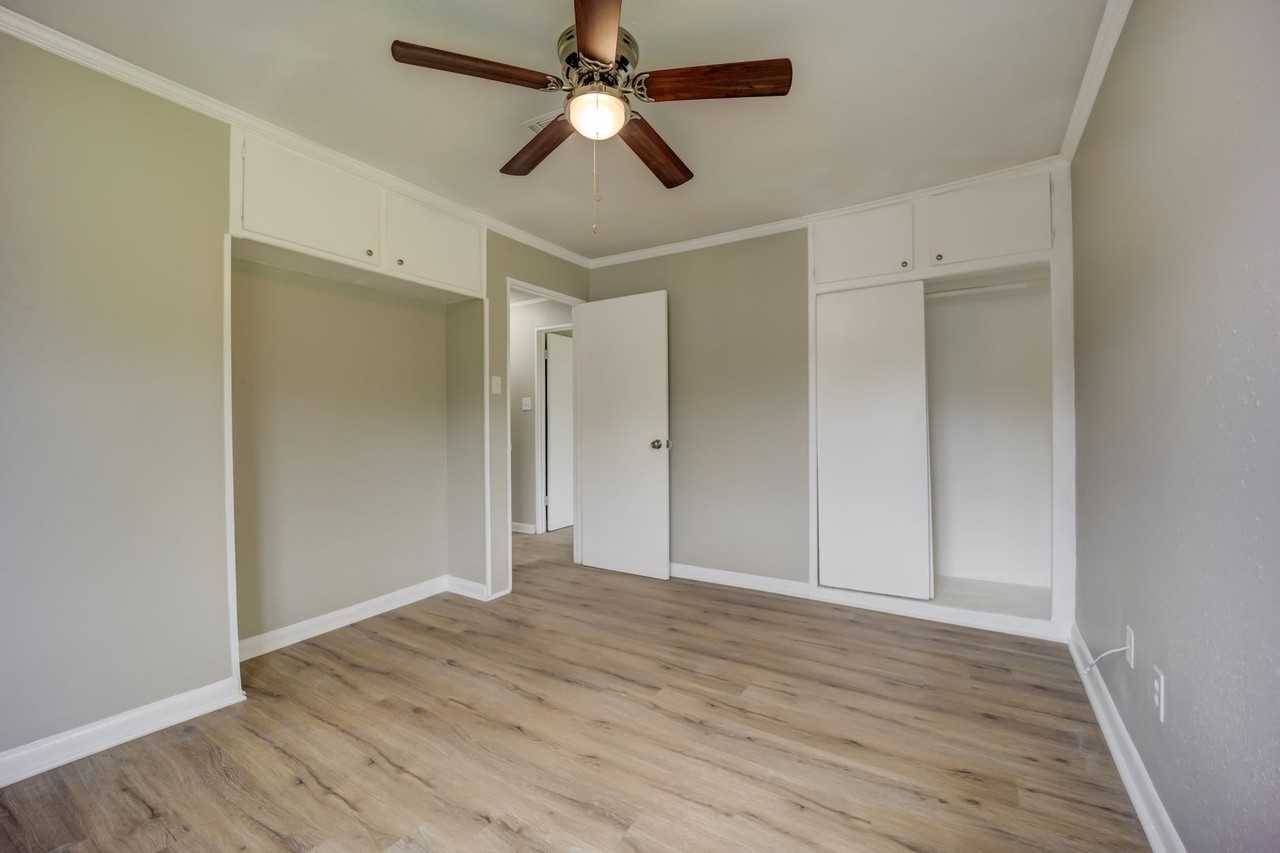 4407 S 26th St - Photo 4 of 23