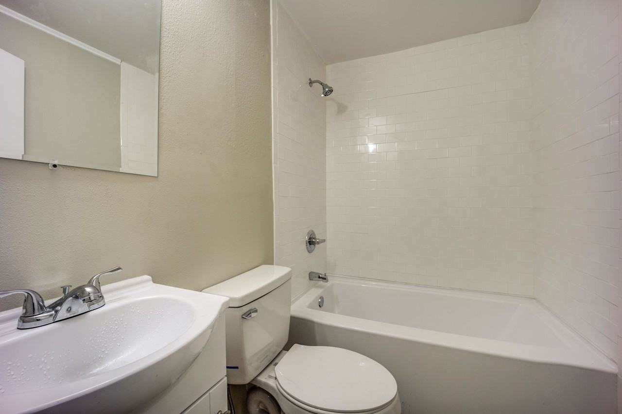 4407 S 26th St - Photo 5 of 23
