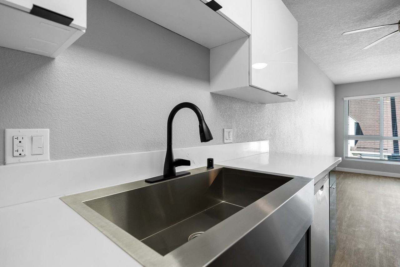 Park Apartments - Photo 4 of 27