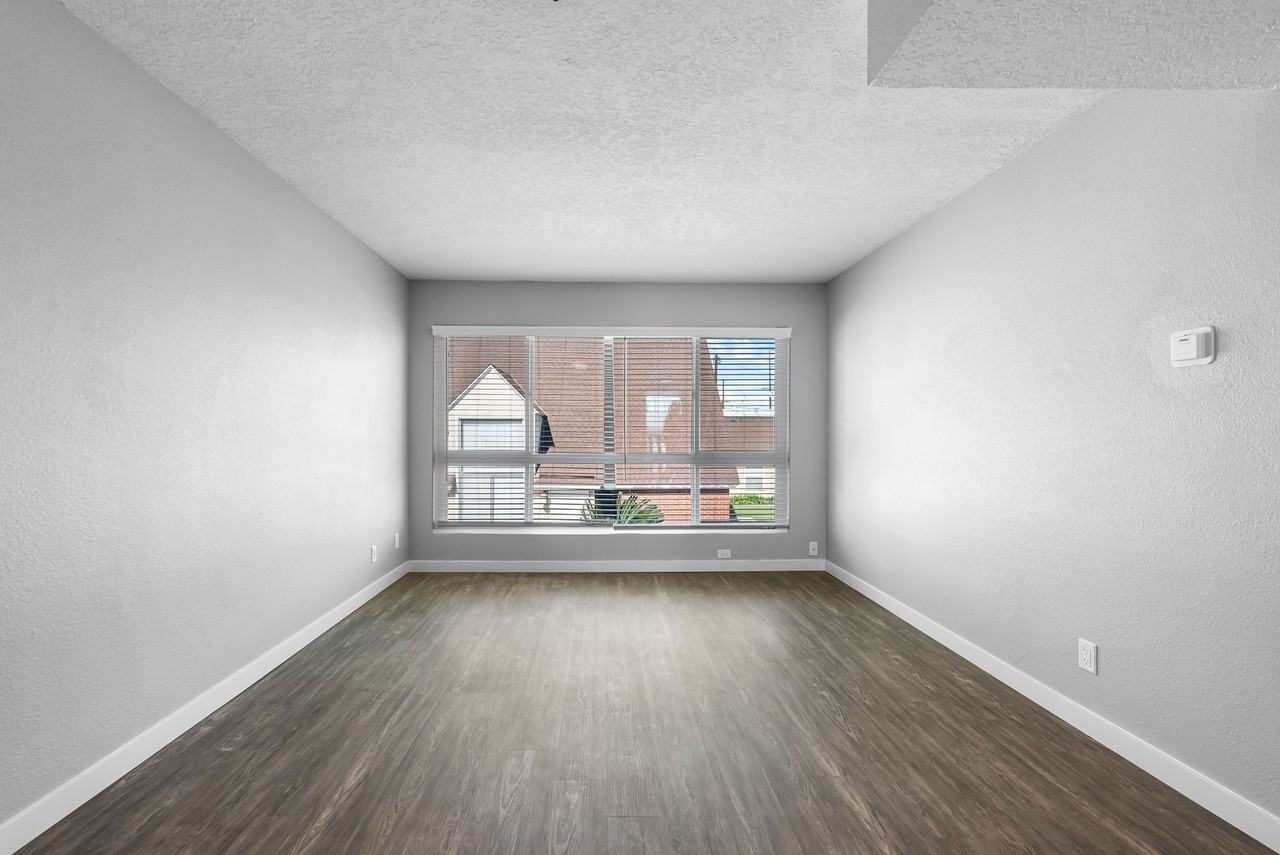 Park Apartments - Photo 6 of 27