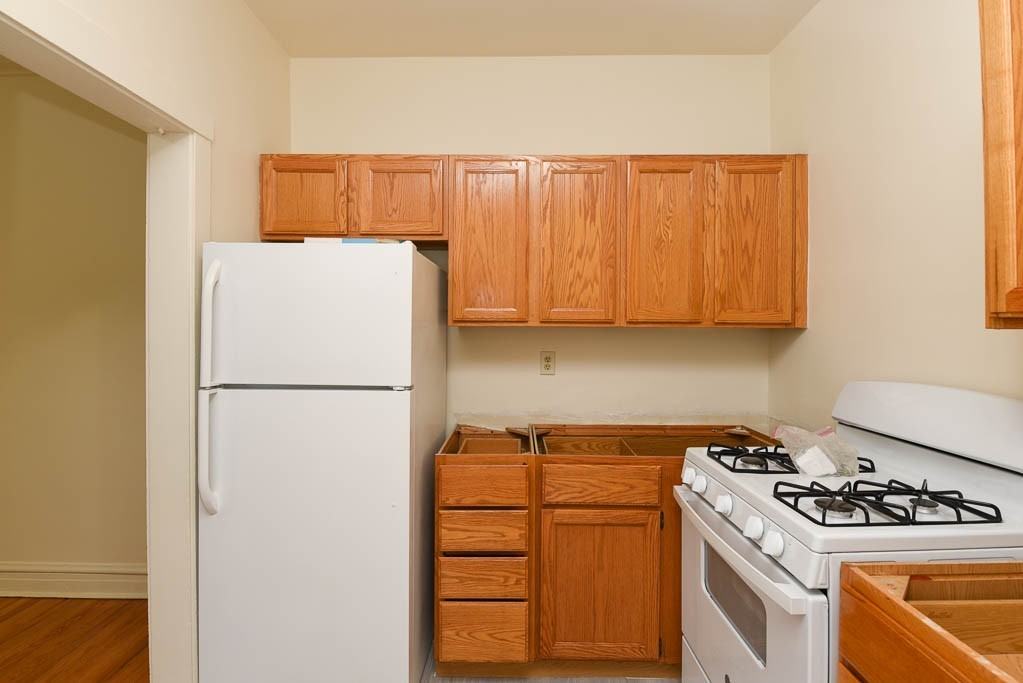 3506 N Wolcott Ave #8Q - Photo 2 of 19
