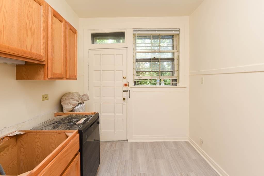 3506 N Wolcott Ave #8Q - Photo 3 of 19