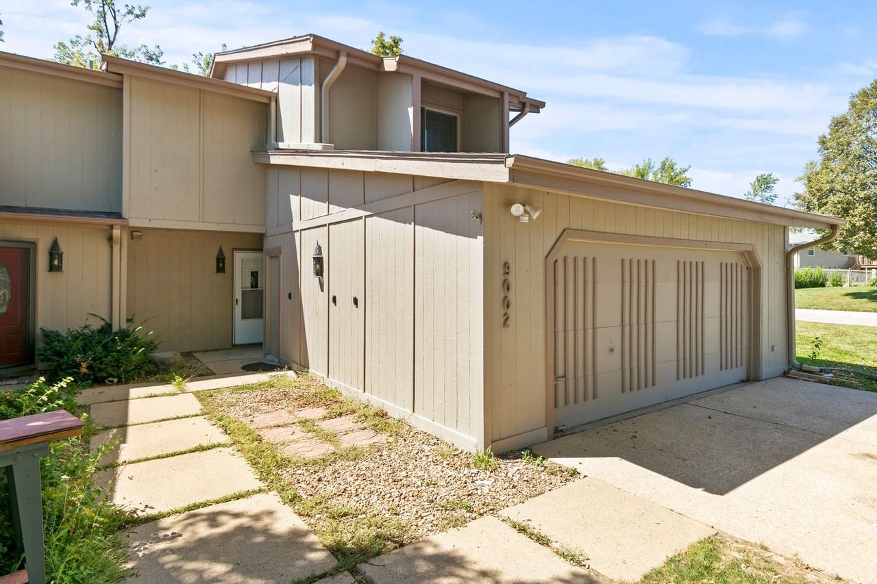9002 David Cir - Photo 2 of 22