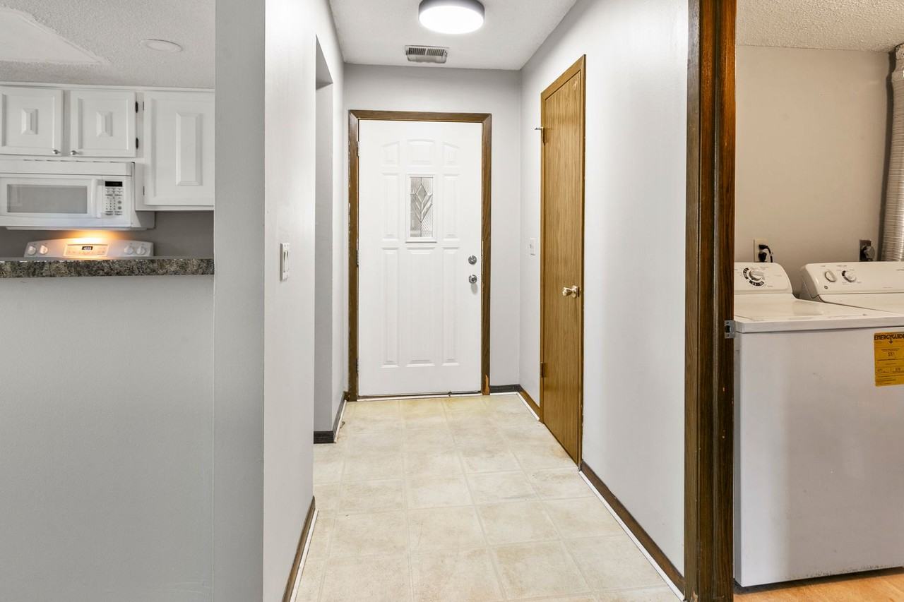 9002 David Cir - Photo 3 of 22