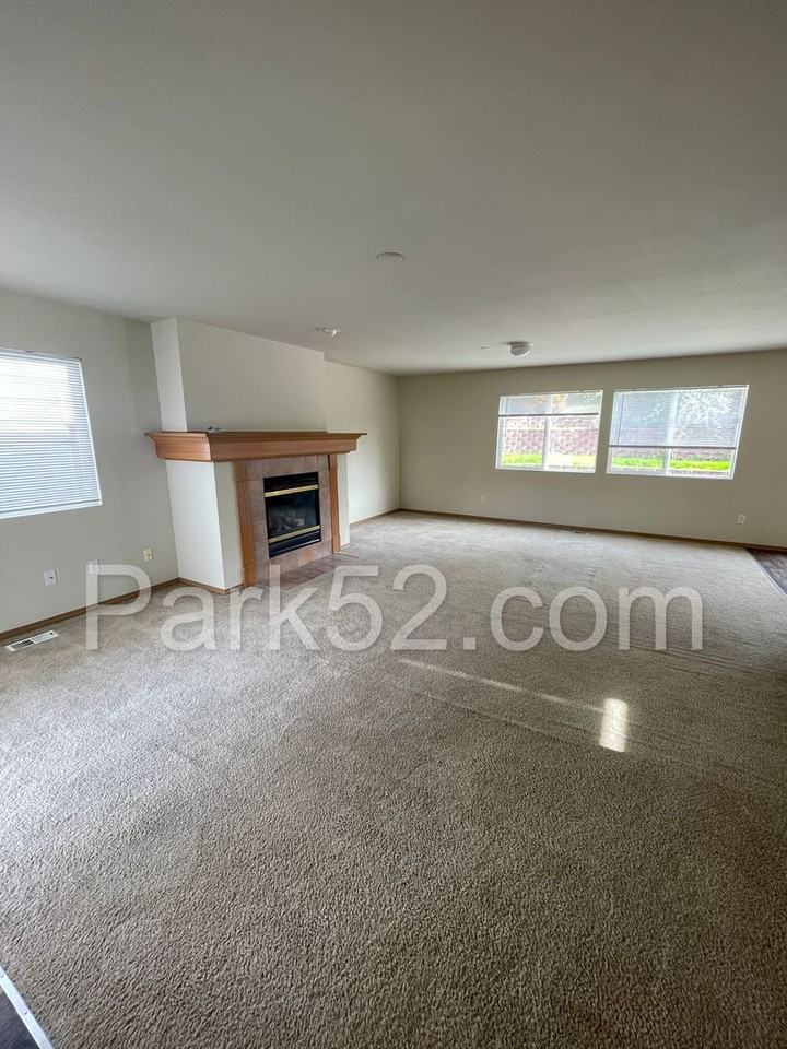 2632 Meyer St - Photo 3 of 16