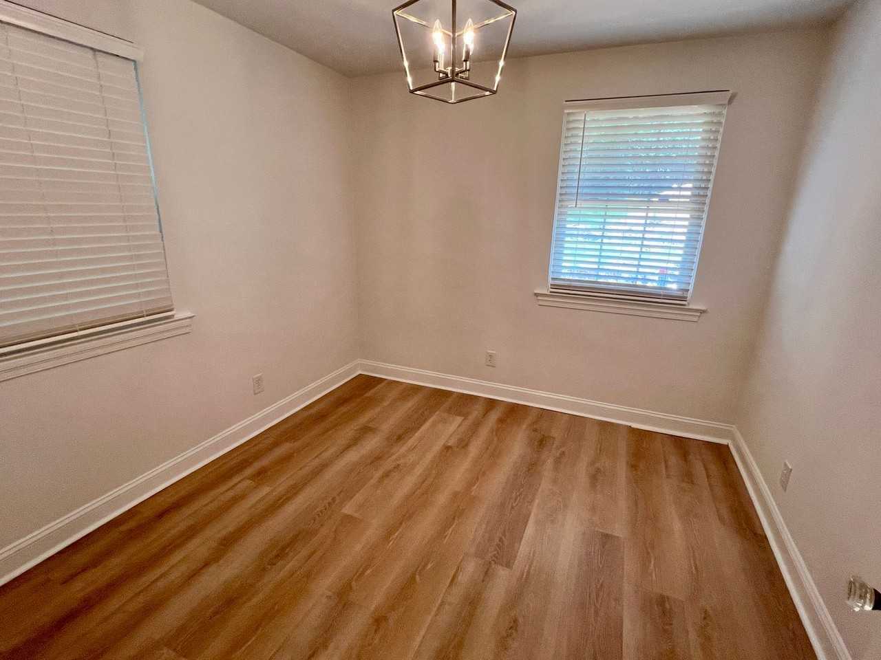 2906 Lincoln St - Photo 7 of 10