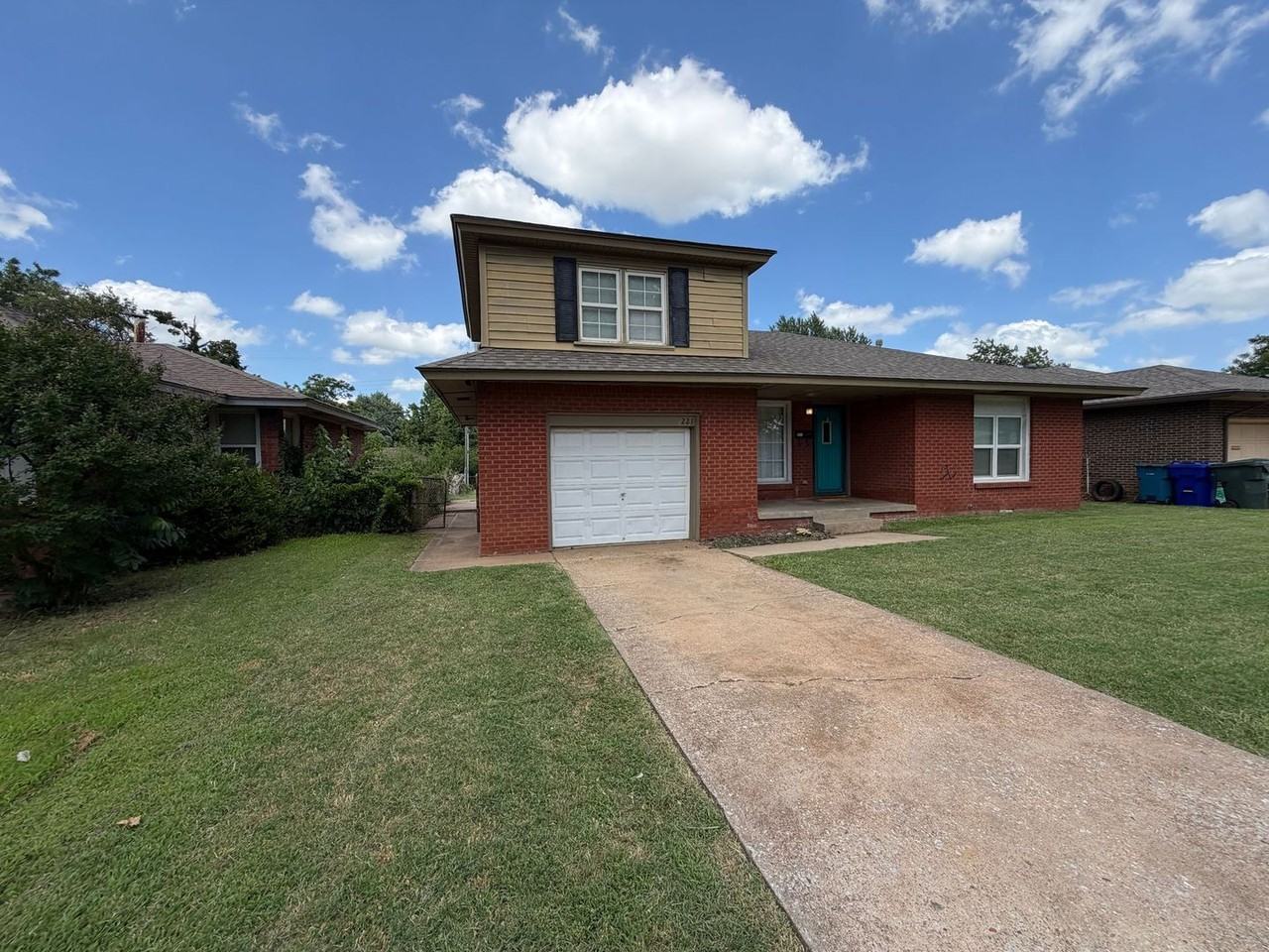 221 E Kerr Dr - Photo 2 of 21