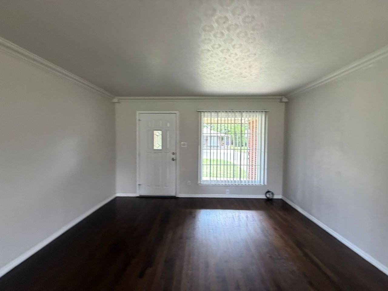 221 E Kerr Dr - Photo 4 of 21