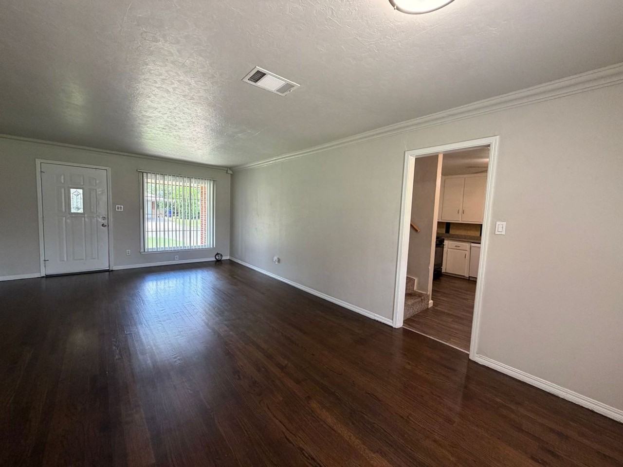 221 E Kerr Dr - Photo 5 of 21