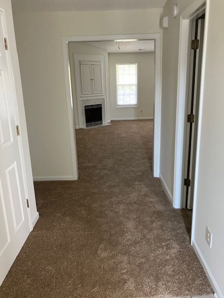 804 Bryce Ct Apt J - Photo 2 of 16