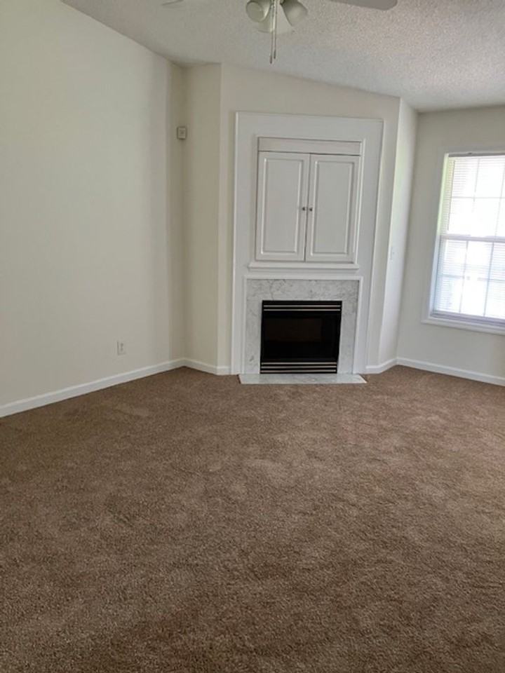 804 Bryce Ct Apt J - Photo 3 of 16