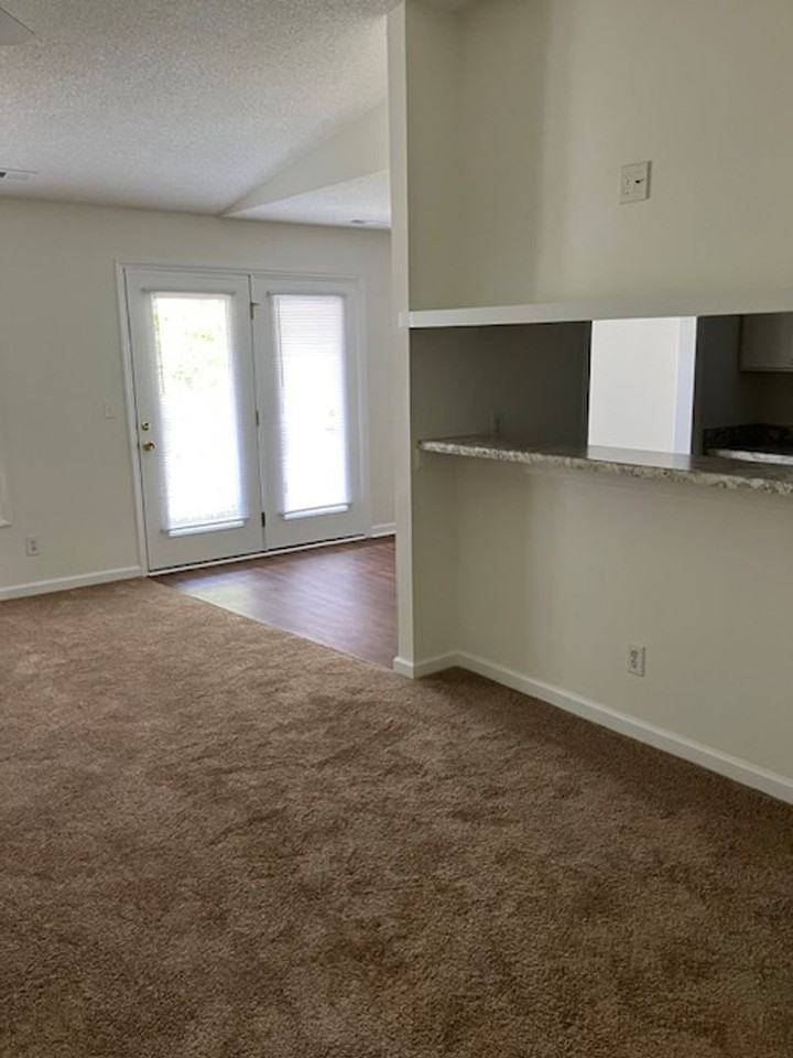 804 Bryce Ct Apt J - Photo 4 of 16
