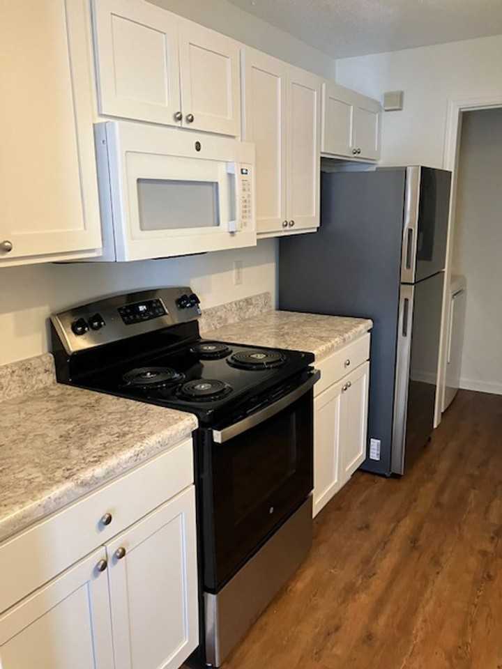 804 Bryce Ct Apt J - Photo 6 of 16