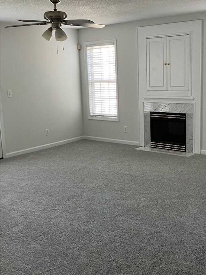 805 March Ct Apt H - Photo 2 of 15