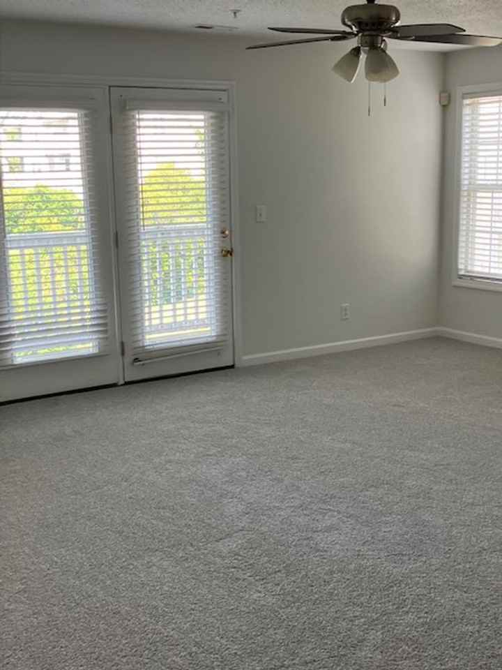 805 March Ct Apt H - Photo 3 of 15