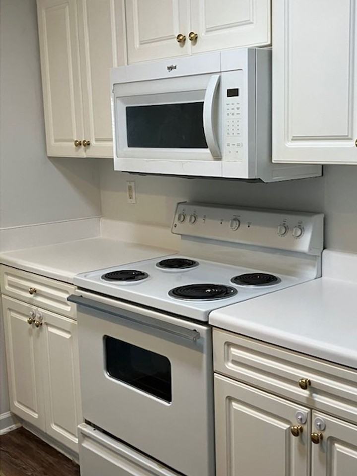 805 March Ct Apt H - Photo 4 of 15
