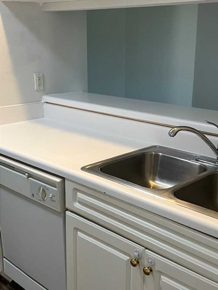 805 March Ct Apt H - Photo 5 of 15