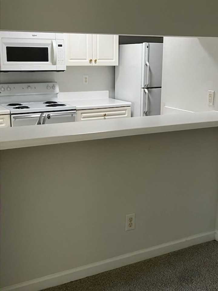 805 March Ct Apt H - Photo 6 of 15