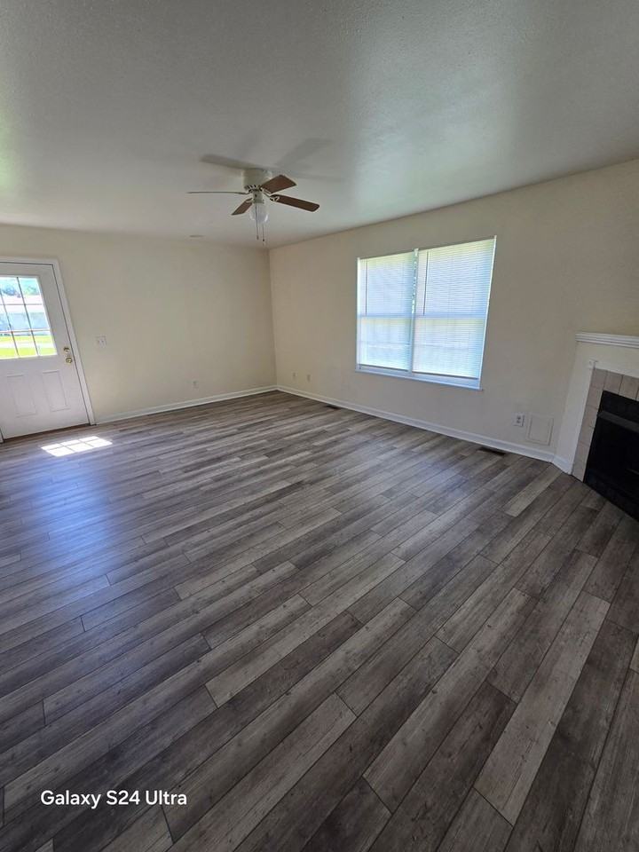 726 Connor St - Photo 2 of 9