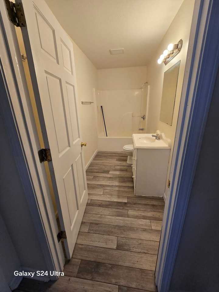 726 Connor St - Photo 5 of 9