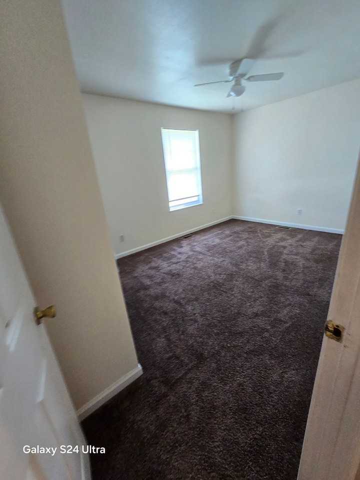 726 Connor St - Photo 6 of 9