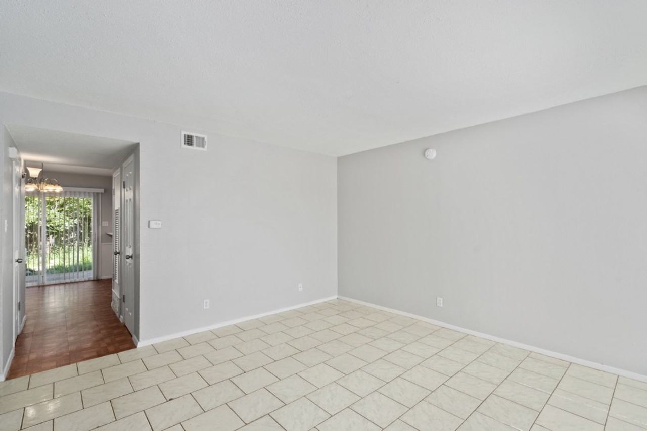 5800 Belmoor Dr #C - Photo 5 of 18