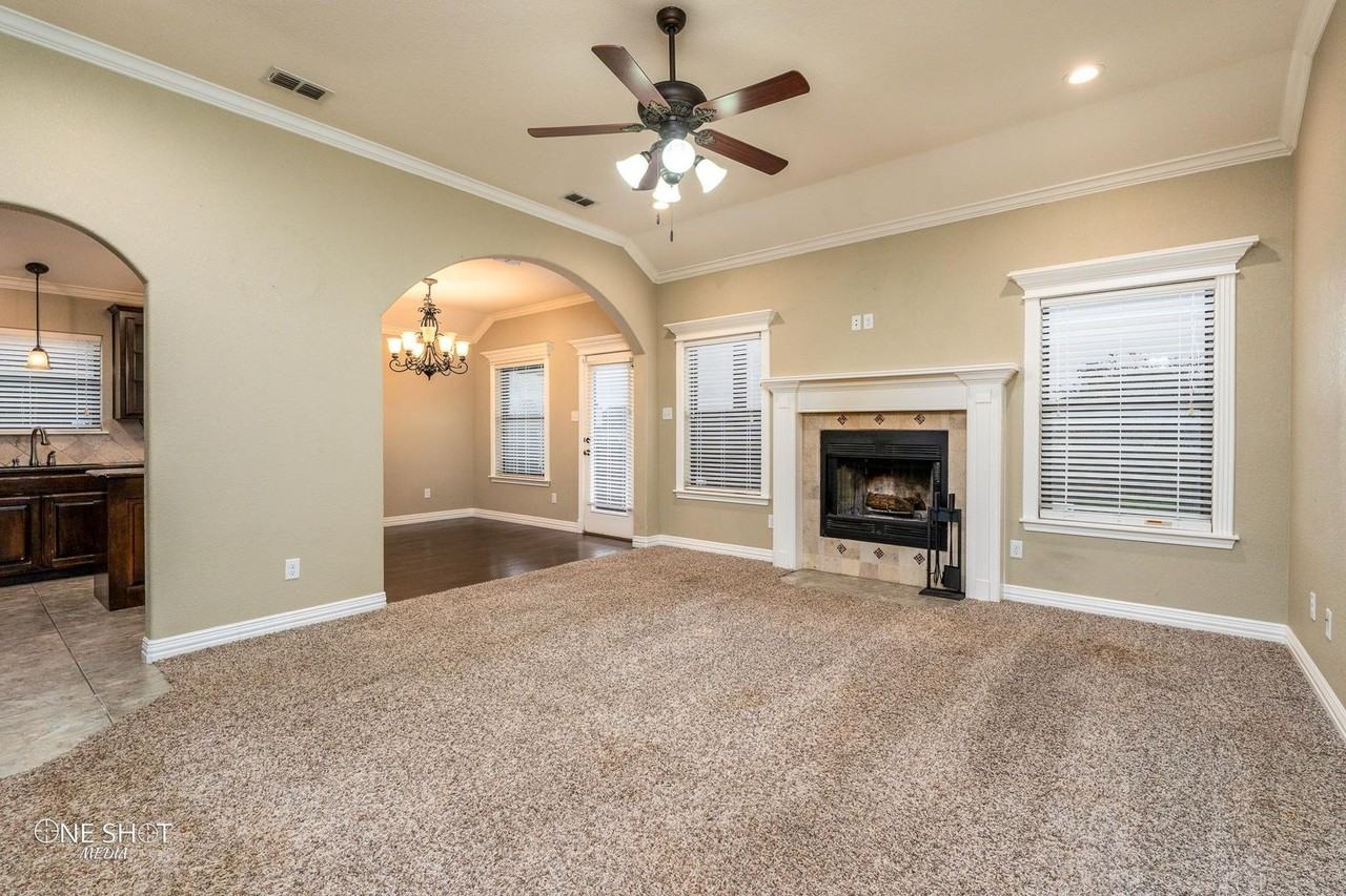 350 Miss Ellie Ln - Photo 4 of 43