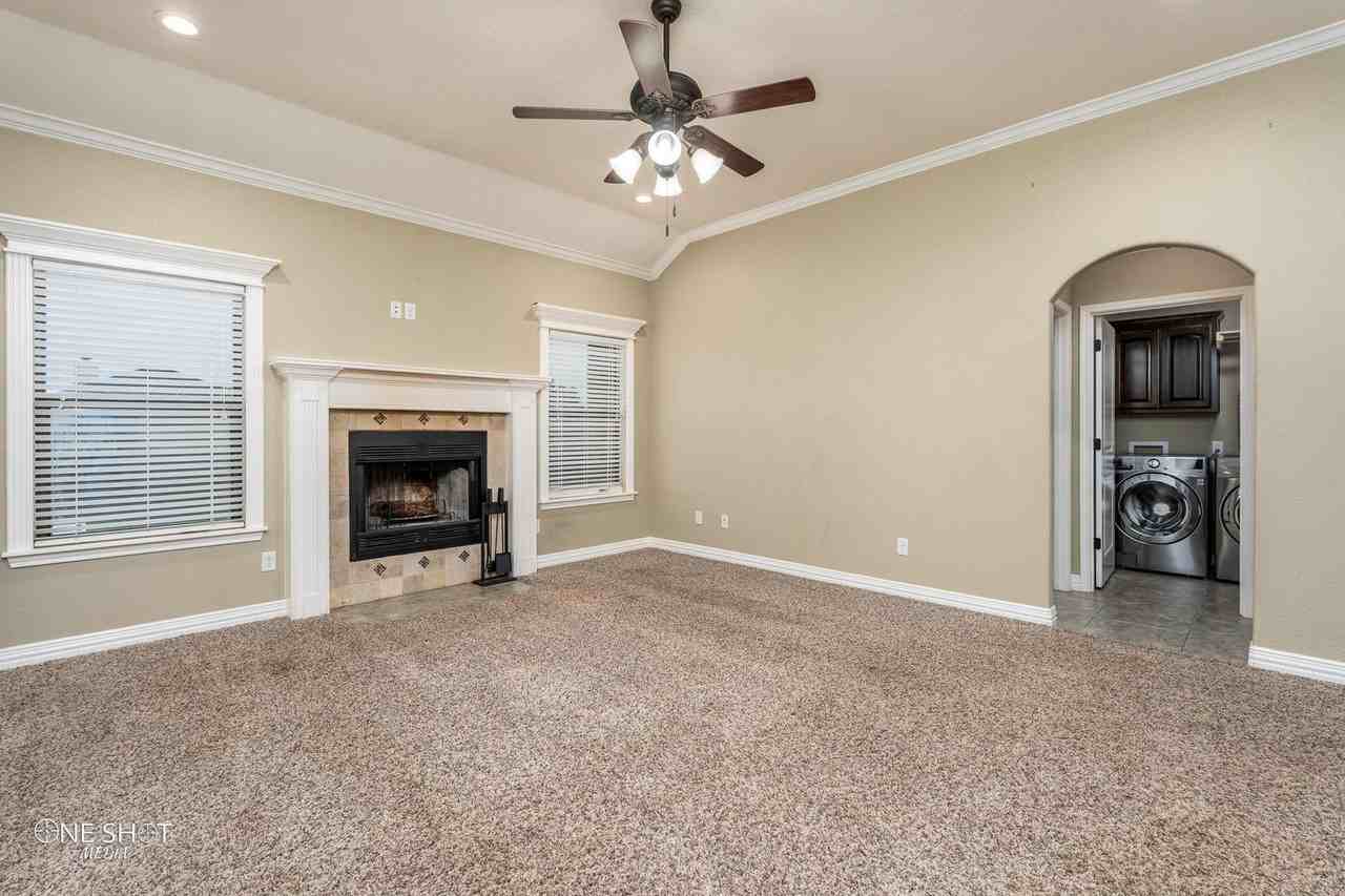 350 Miss Ellie Ln - Photo 6 of 43