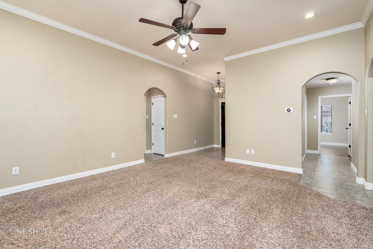 350 Miss Ellie Ln - Photo 7 of 43