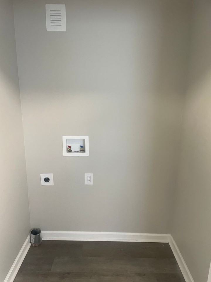 1409 Ne 21st St - Photo 5 of 9