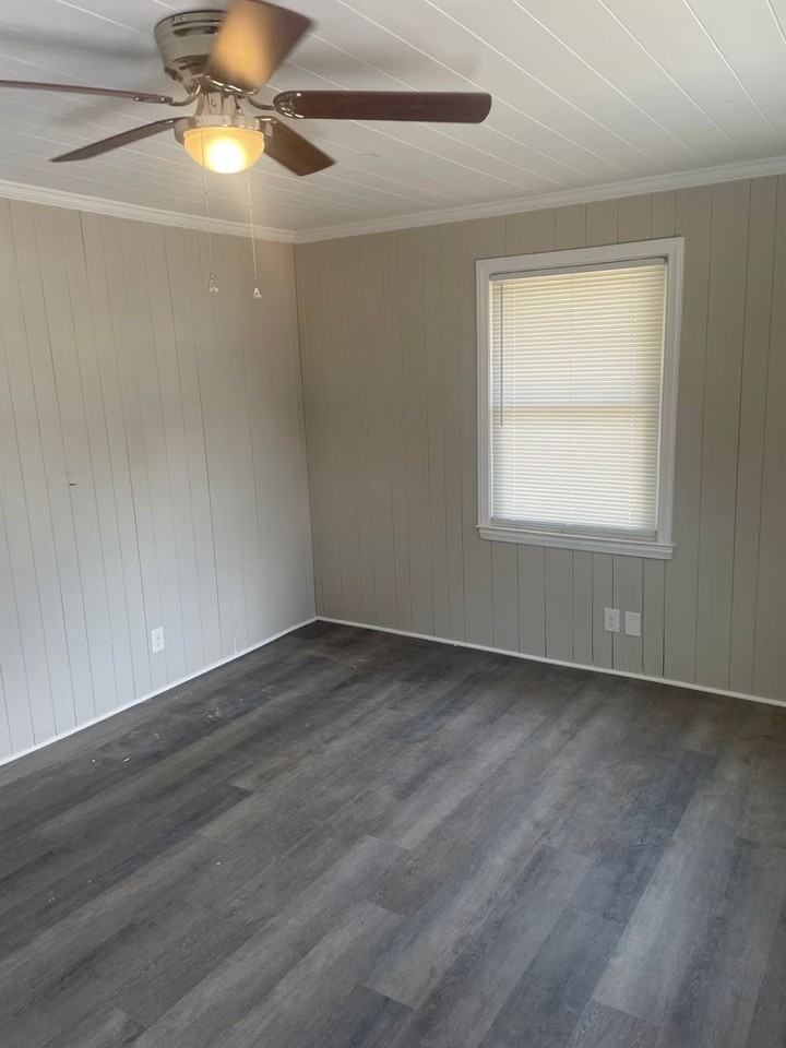 1409 Ne 21st St - Photo 7 of 9