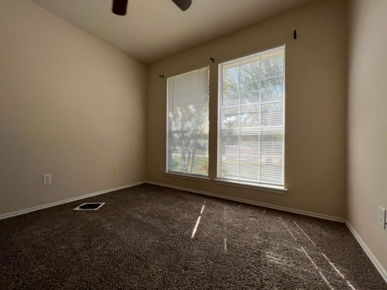 712 Linden Ave - Photo 3 of 10
