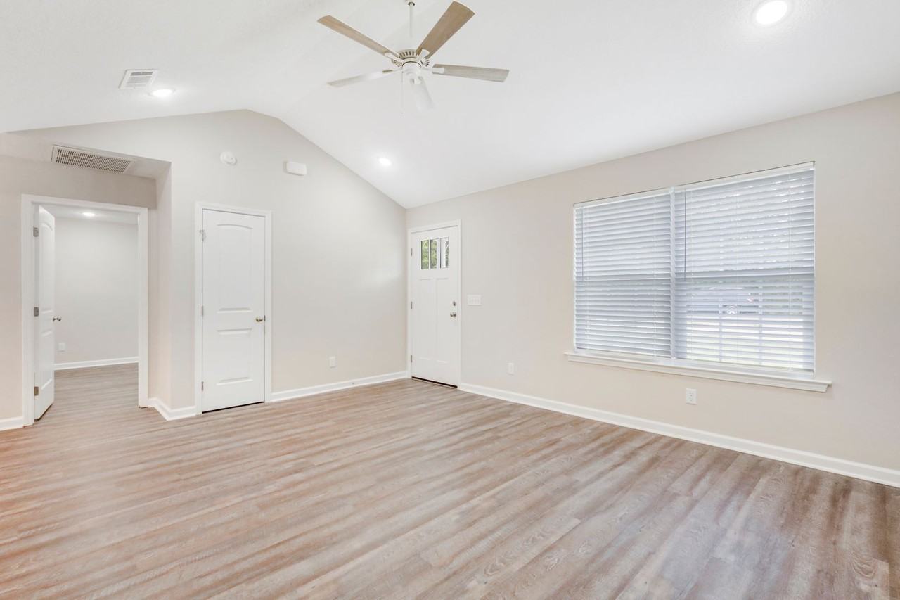561 Church Cir - Photo 3 of 17