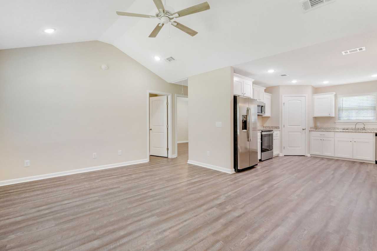 561 Church Cir - Photo 5 of 17