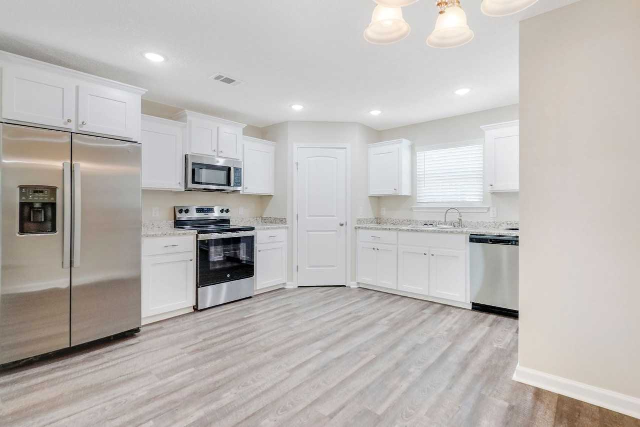 561 Church Cir - Photo 6 of 17