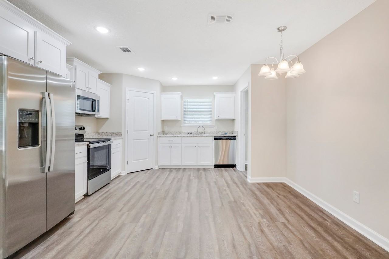561 Church Cir - Photo 7 of 17